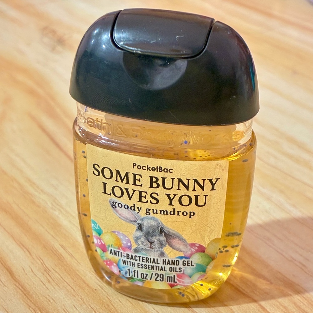 Discontinued Bath & Body Works - Some Bunny Loves You - Hand Gel Sanitizer